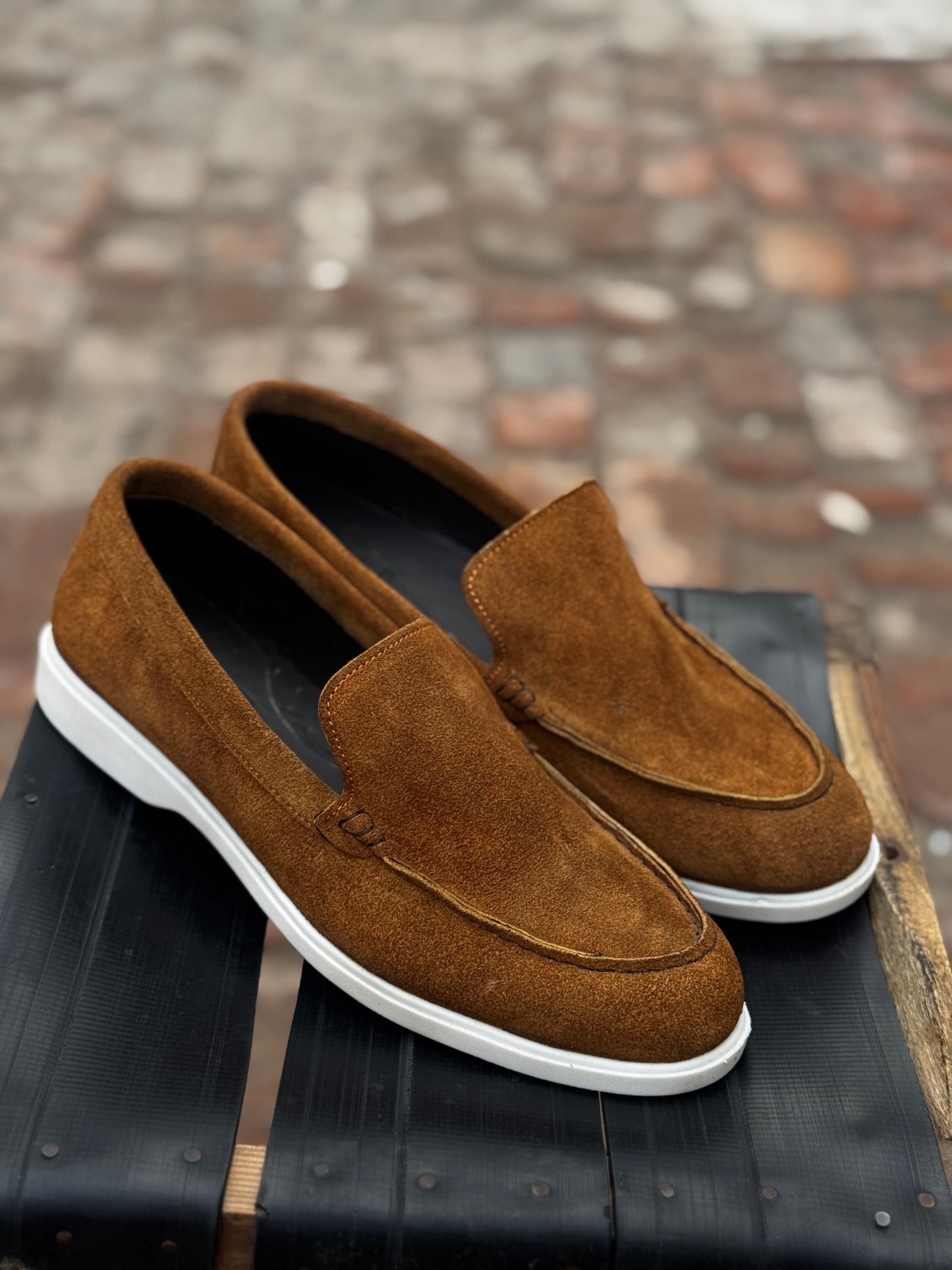 LP-01 Camel loafers with white sole - DeVogue