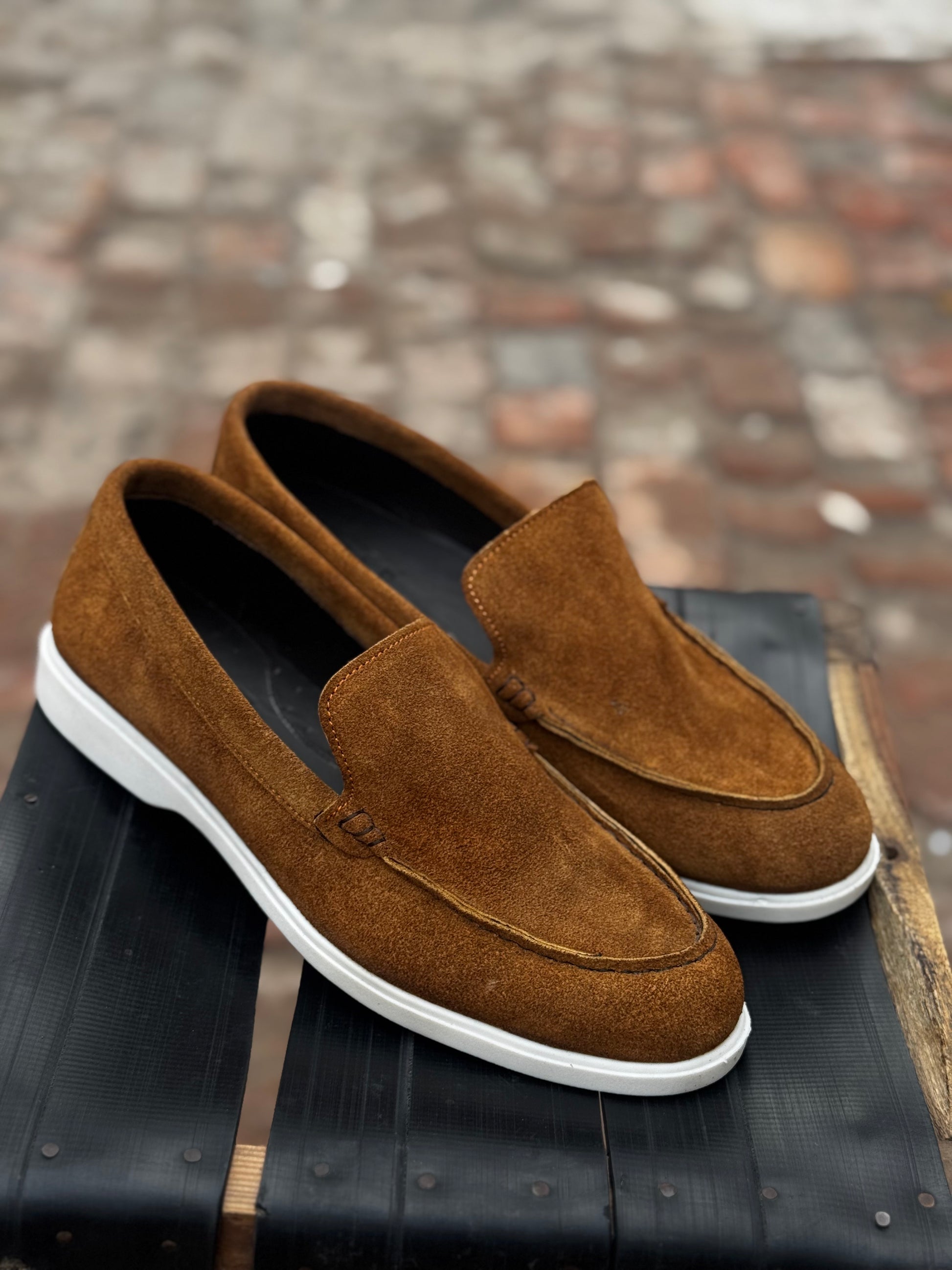 LP-01 Camel loafers with white sole – DeVogue